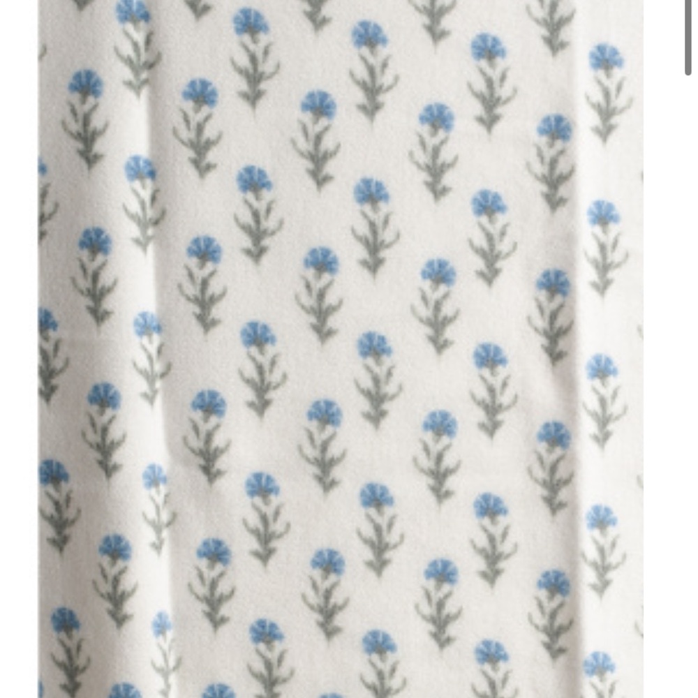 NWT Laura Ashley fringed throw - 50 x 70 - Picture 2 of 3
